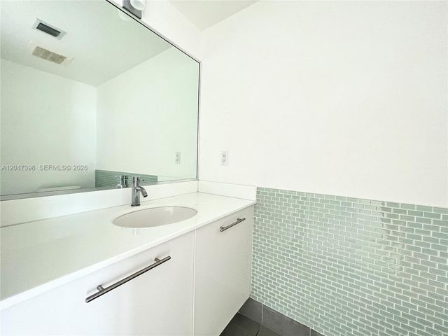 92 SW 3rd St 3310, Miami, FL 33130