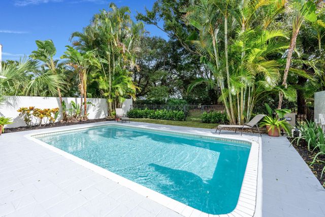 2442 Windsor Way Court, Wellington, FL 33414