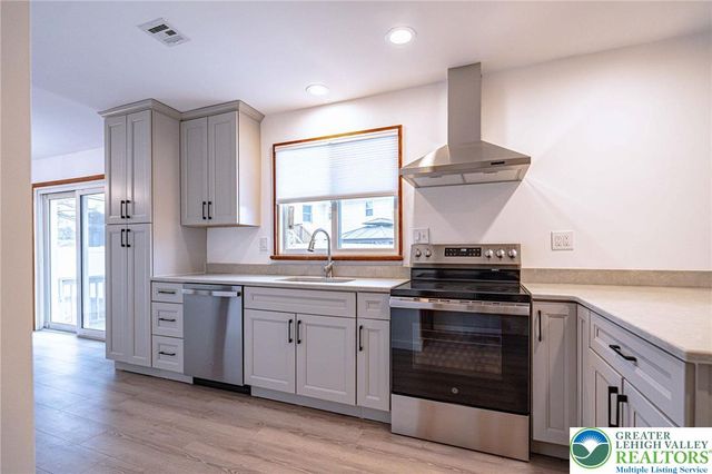 3442 Hickory Circle, South Whitehall Twp, PA 18103