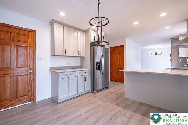 3442 Hickory Circle, South Whitehall Twp, PA 18103