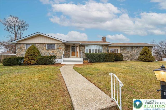 3442 Hickory Circle, South Whitehall Twp, PA 18103