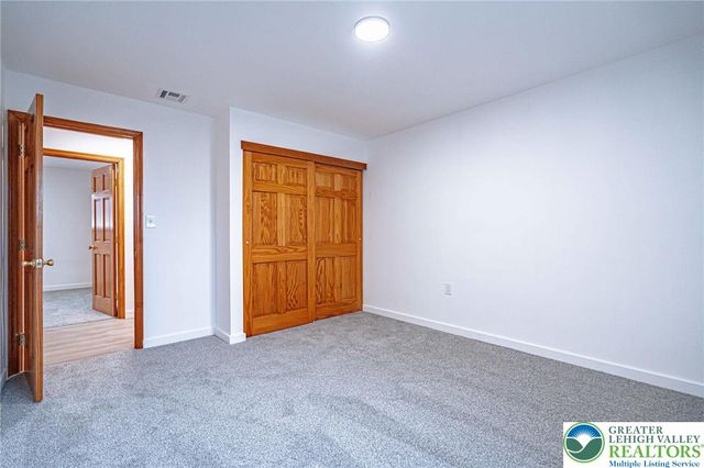 3442 Hickory Circle, South Whitehall Twp, PA 18103