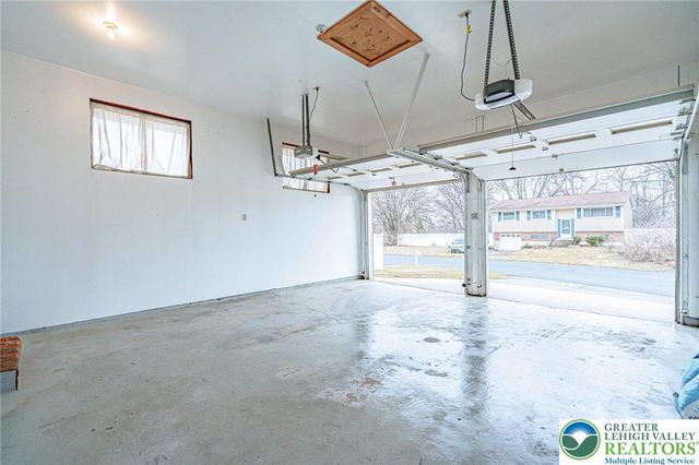 3442 Hickory Circle, South Whitehall Twp, PA 18103