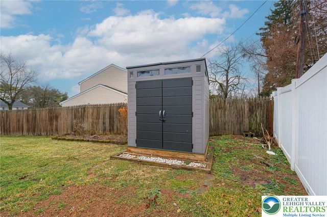 3442 Hickory Circle, South Whitehall Twp, PA 18103