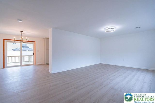 3442 Hickory Circle, South Whitehall Twp, PA 18103