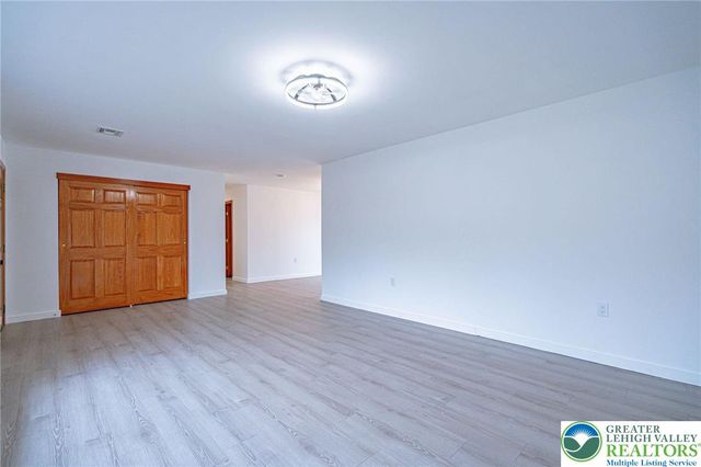 3442 Hickory Circle, South Whitehall Twp, PA 18103