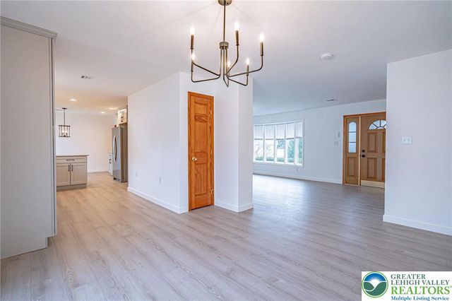 3442 Hickory Circle, South Whitehall Twp, PA 18103