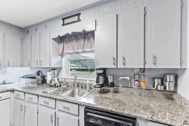 121 Crestwood Rd, Warner Robins, GA 31093