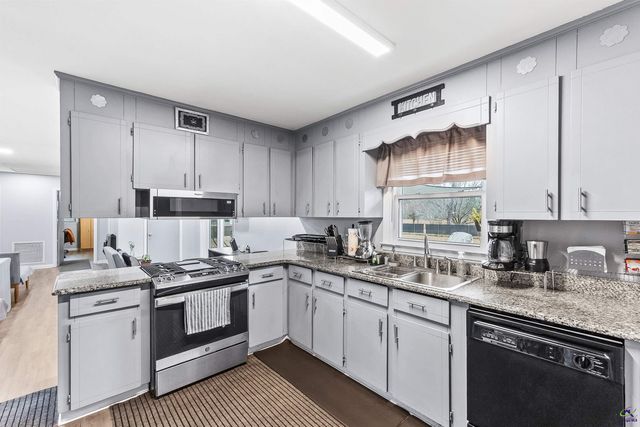 121 Crestwood Rd, Warner Robins, GA 31093