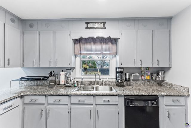 121 Crestwood Rd, Warner Robins, GA 31093