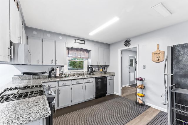 121 Crestwood Rd, Warner Robins, GA 31093