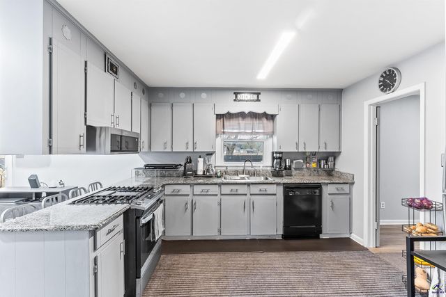 121 Crestwood Rd, Warner Robins, GA 31093