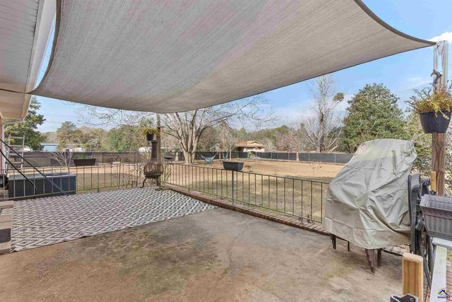 121 Crestwood Rd, Warner Robins, GA 31093