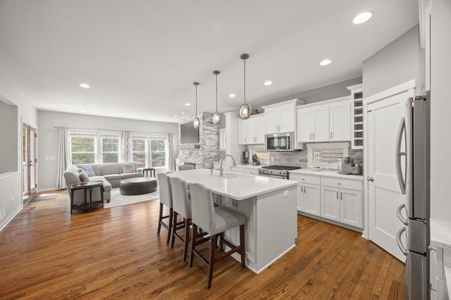 15858 Drawstone Trail, Apple Valley, MN 55124