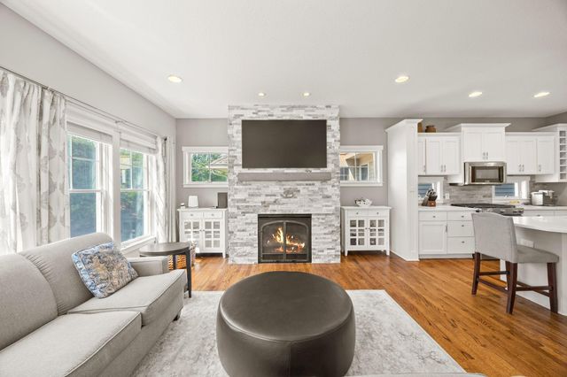 15858 Drawstone Trail, Apple Valley, MN 55124