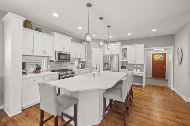 15858 Drawstone Trail, Apple Valley, MN 55124