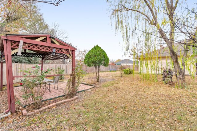 131 Sandlewood Drive, Terrell, TX 75160