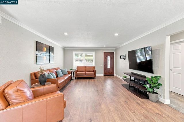 214 Turnstone Dr, Livermore, CA 94551