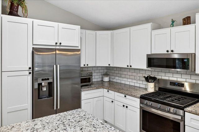 1222 Saddlebrook Lane, Woodbury, MN 55125