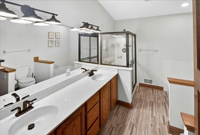 1222 Saddlebrook Lane, Woodbury, MN 55125