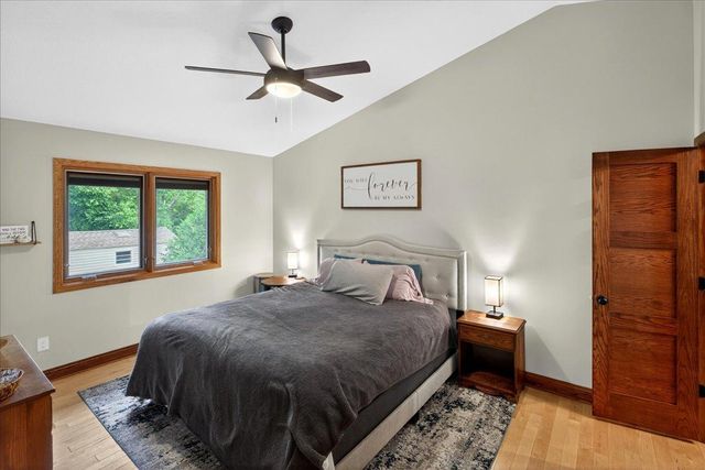 1222 Saddlebrook Lane, Woodbury, MN 55125
