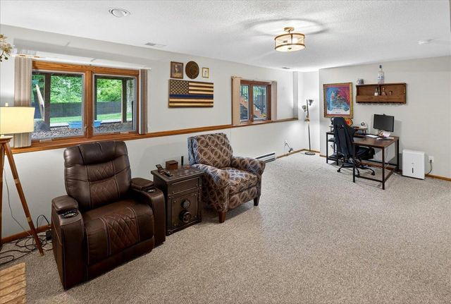 1222 Saddlebrook Lane, Woodbury, MN 55125