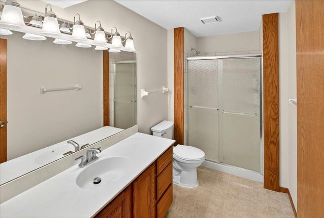 1222 Saddlebrook Lane, Woodbury, MN 55125