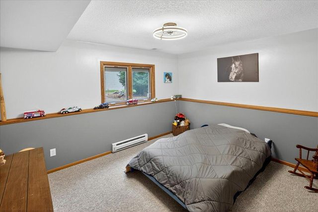 1222 Saddlebrook Lane, Woodbury, MN 55125