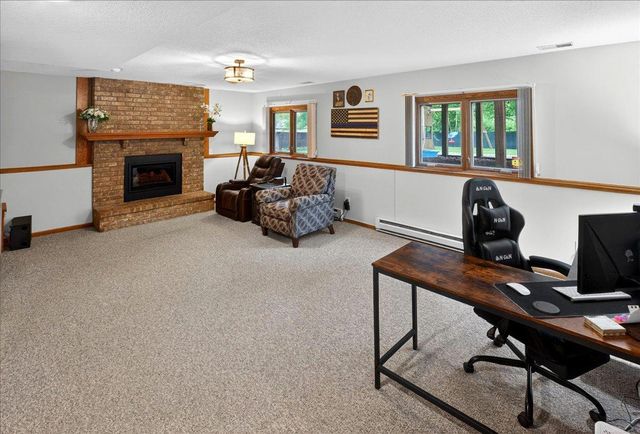 1222 Saddlebrook Lane, Woodbury, MN 55125