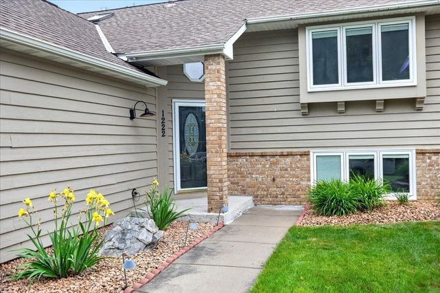 1222 Saddlebrook Lane, Woodbury, MN 55125