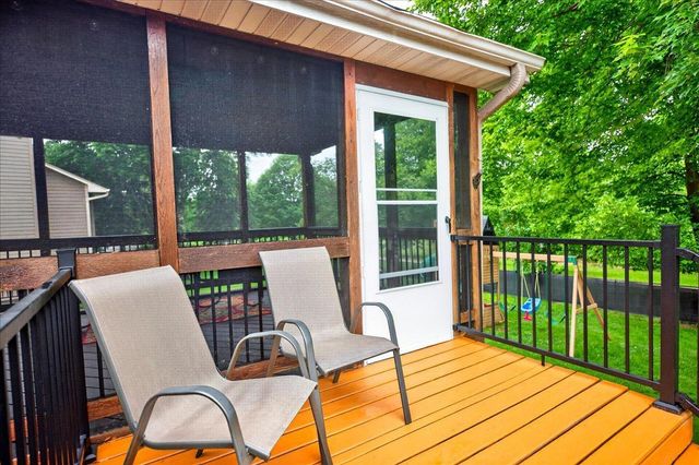1222 Saddlebrook Lane, Woodbury, MN 55125