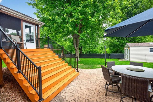 1222 Saddlebrook Lane, Woodbury, MN 55125