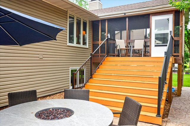 1222 Saddlebrook Lane, Woodbury, MN 55125