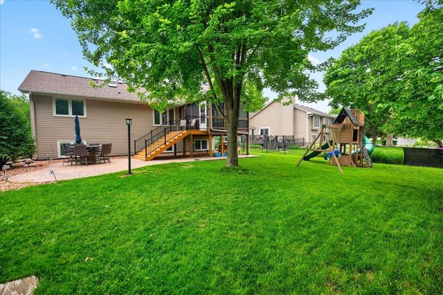1222 Saddlebrook Lane, Woodbury, MN 55125
