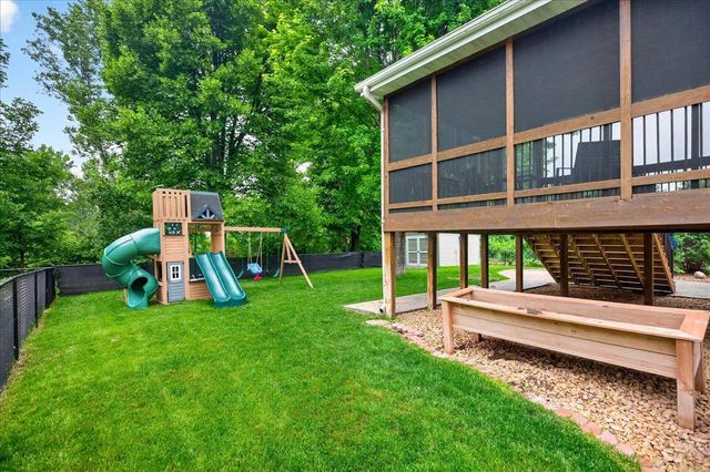 1222 Saddlebrook Lane, Woodbury, MN 55125