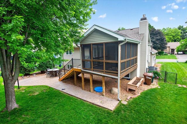 1222 Saddlebrook Lane, Woodbury, MN 55125