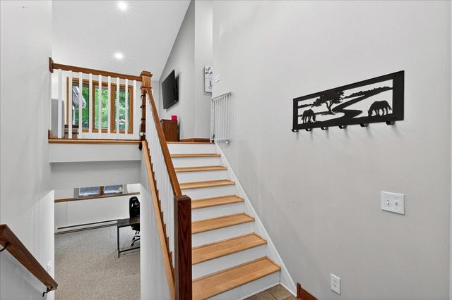1222 Saddlebrook Lane, Woodbury, MN 55125