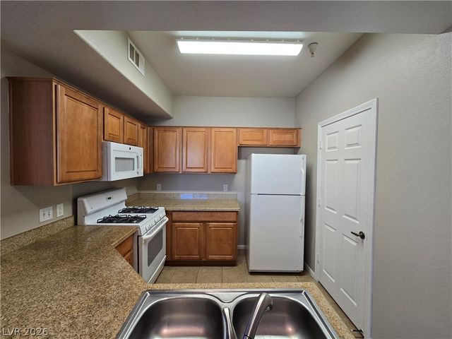 5855 VALLEY Drive 2076, North Las Vegas, NV 89031