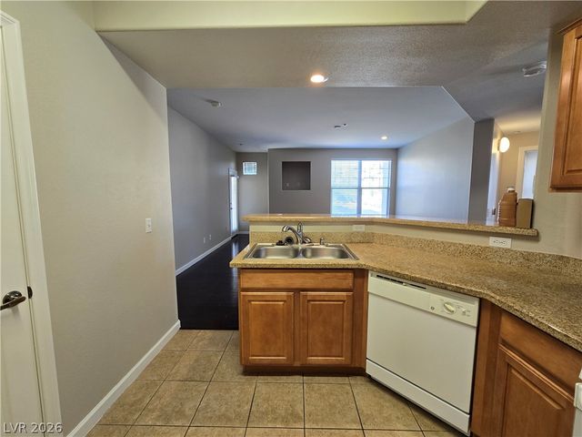 5855 VALLEY Drive 2076, North Las Vegas, NV 89031