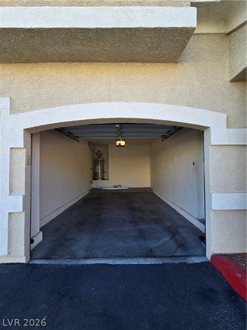 5855 VALLEY Drive 2076, North Las Vegas, NV 89031