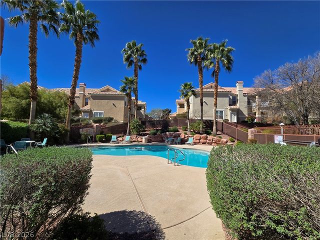 5855 VALLEY Drive 2076, North Las Vegas, NV 89031