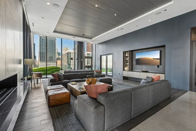 234 W POLK Street 2403, Chicago, IL 60605