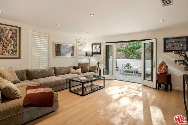 4807 Brewster Drive, Tarzana, CA 91356