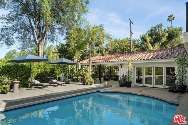 4807 Brewster Drive, Tarzana, CA 91356