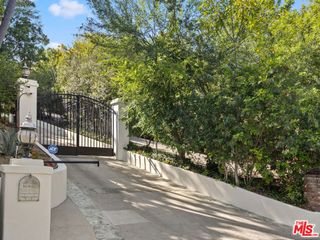 4807 Brewster Drive, Tarzana, CA 91356
