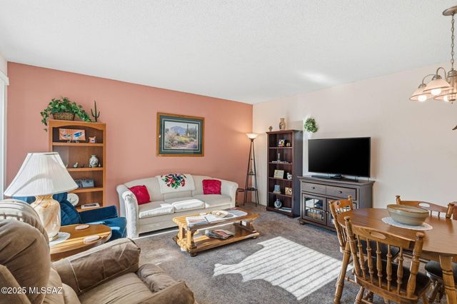 230 N Camino Del Vate, Green Valley, AZ 85614