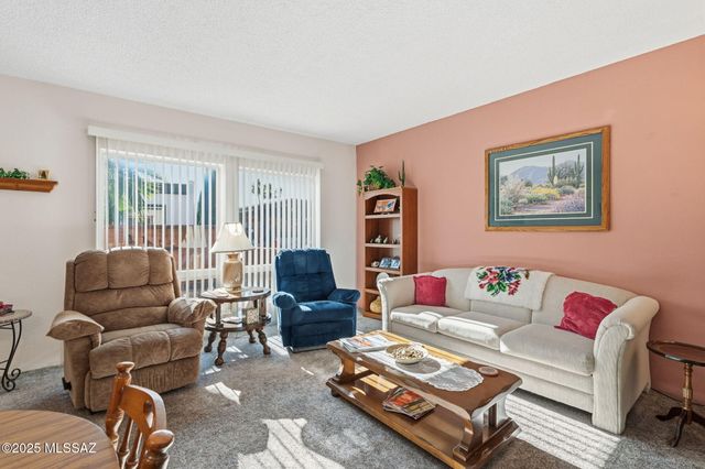 230 N Camino Del Vate, Green Valley, AZ 85614