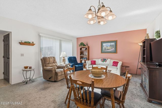 230 N Camino Del Vate, Green Valley, AZ 85614