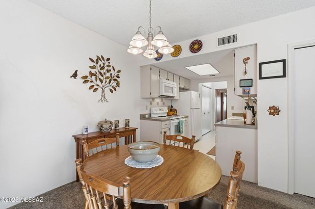 230 N Camino Del Vate, Green Valley, AZ 85614