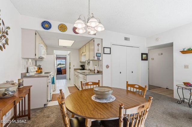 230 N Camino Del Vate, Green Valley, AZ 85614